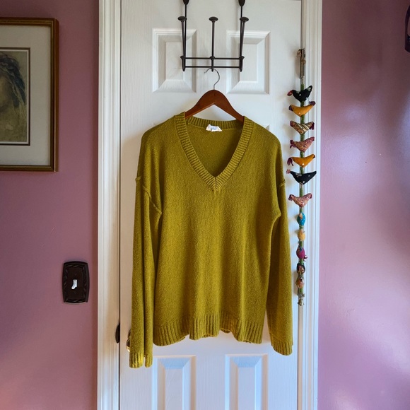 Goldenrod belle sleeved v-neck sweater - Picture 2 of 4